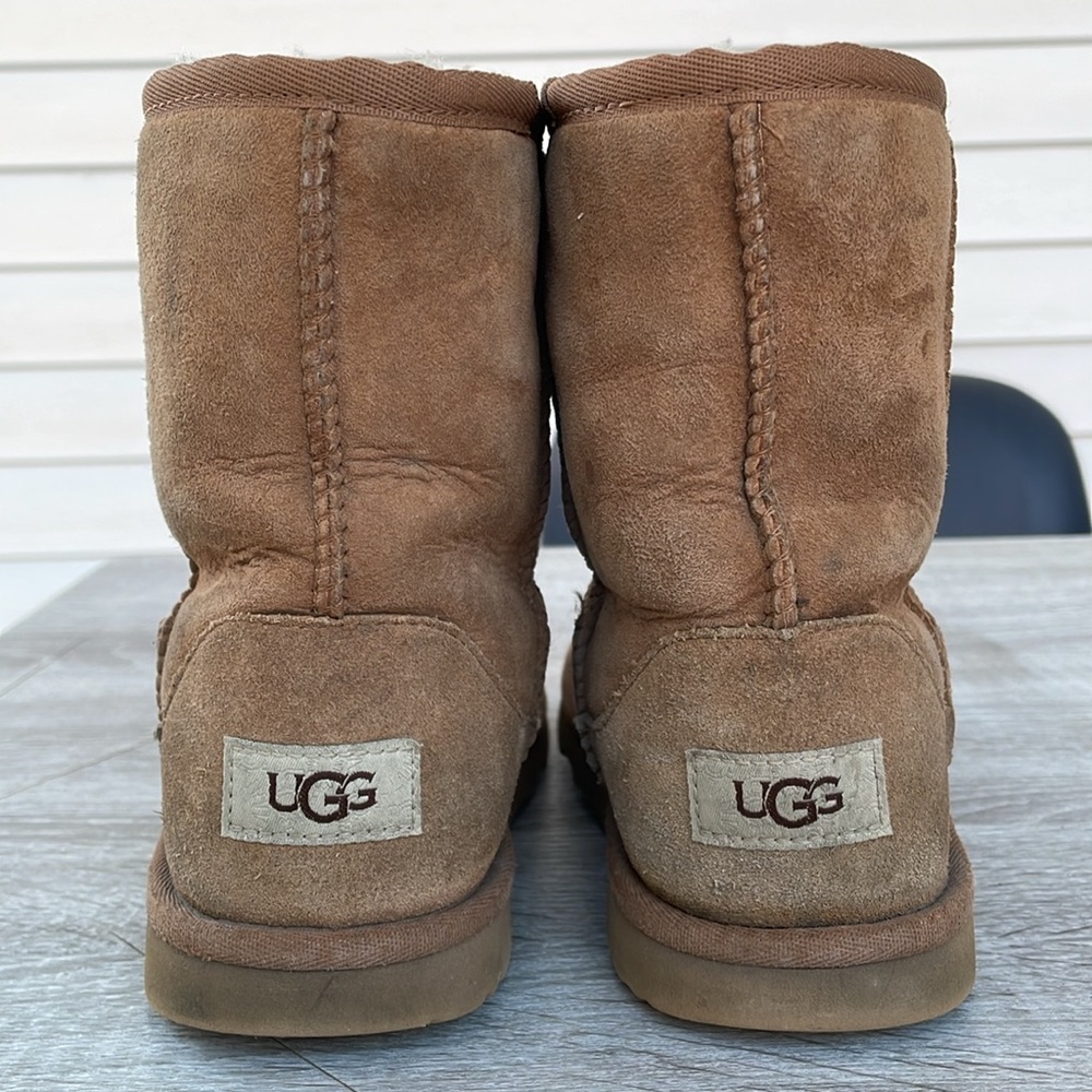 UGG Classic II Kids Sheepskin Boots Size 4